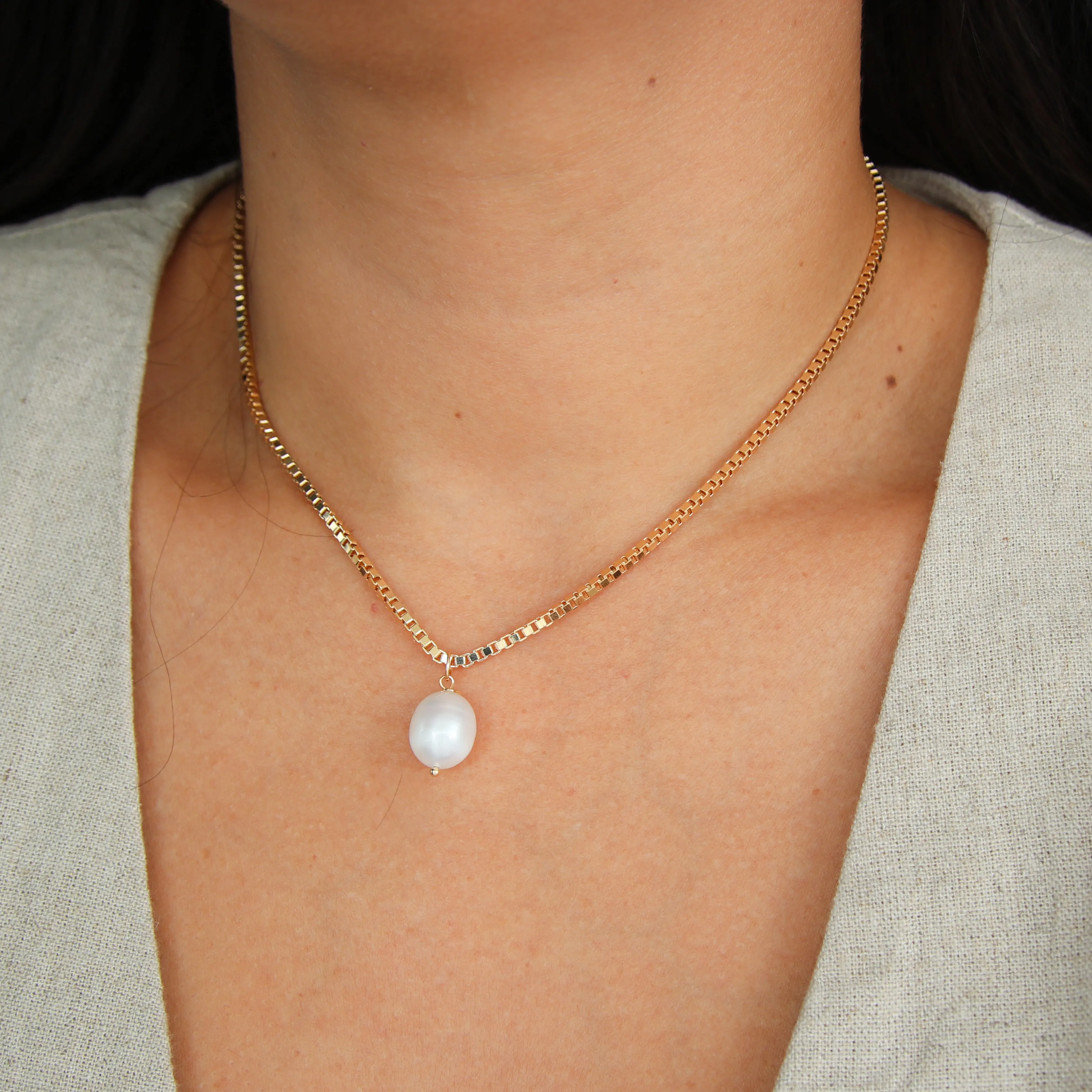 Dangling Pearl Box Chain Necklace