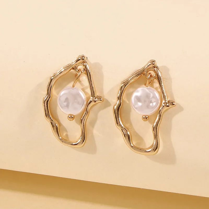 Fashionable Irregular Pearl Earrings