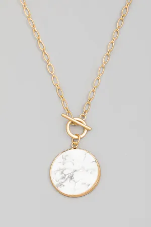 Marble Round Pendant Toggle Necklace in Gold